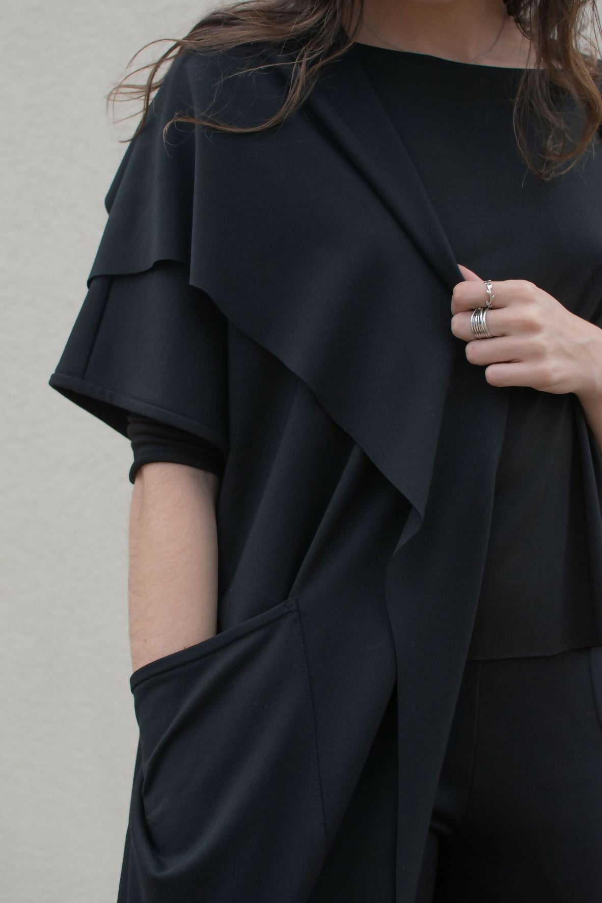 Caroline | Black Sleeveless Coat