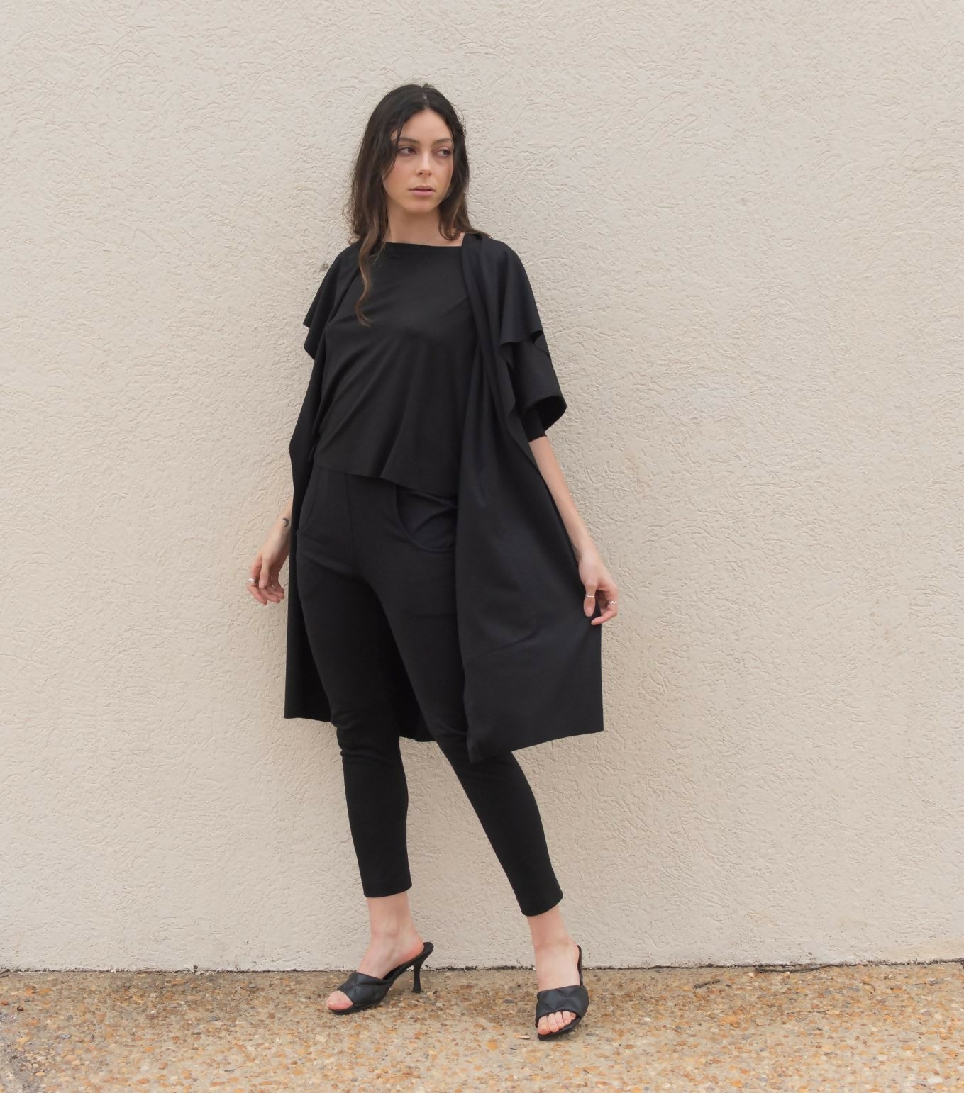 Caroline | Black Sleeveless Coat